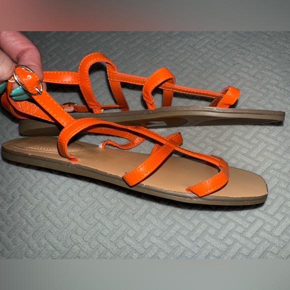 New Marc Fisher Sandles - Picture 4 of 5